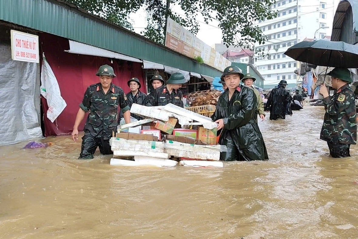 Mưa lũ làm hư hỏng 457 ngôi nhà, ngập 3.678 nhà, 4.303 hộ dân được sơ tán